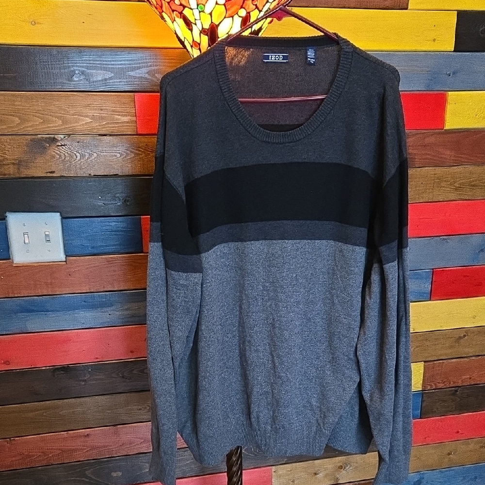 Izod Charcoal and Black Crewneck Sweater🖤  PRE OWNED   SIZE 4XL
